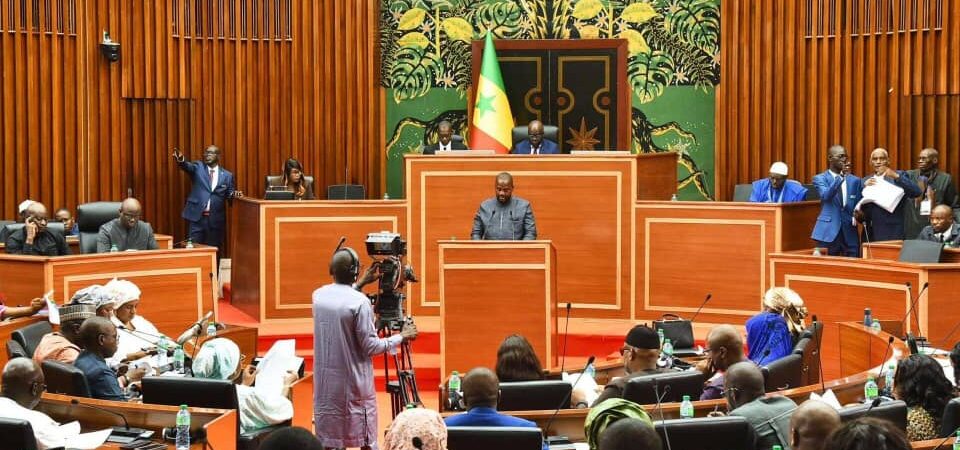 SÉNÉGAL : LA GUERRE DES « CAISSES NOIRES » DÉGÉNÈRE EN SÉISME INSTITUTIONNEL